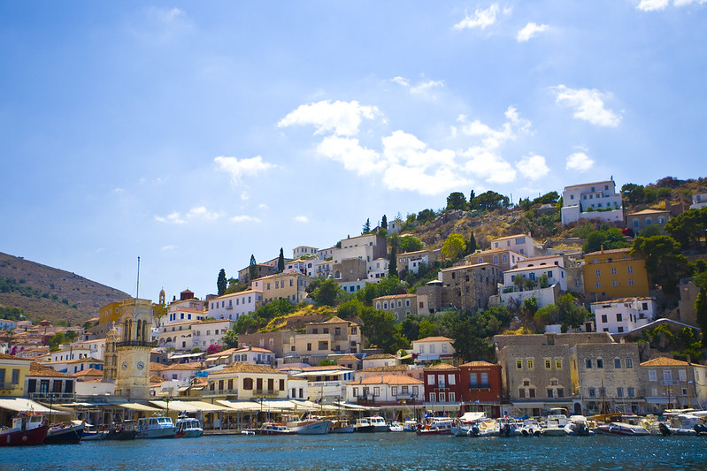 Port d’Hydra avec ses maisons en pierre