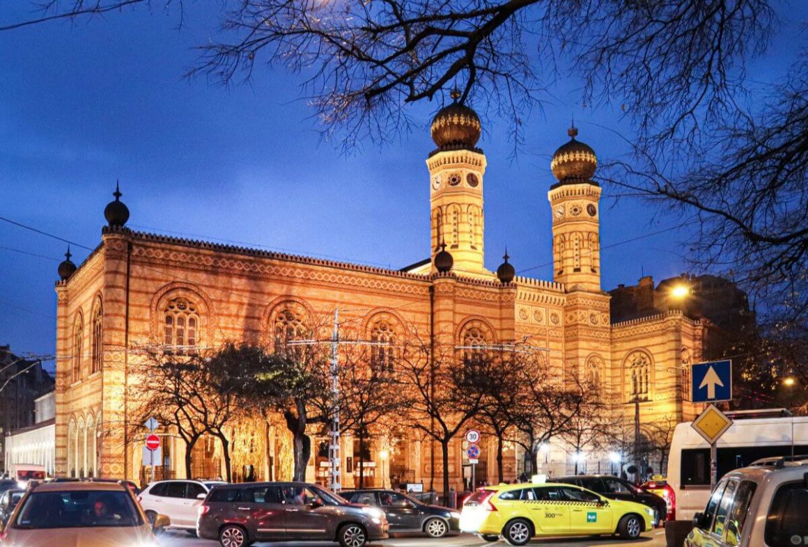Façade de la Grande Synagogue de la rue Dohány dans le quartier juif.