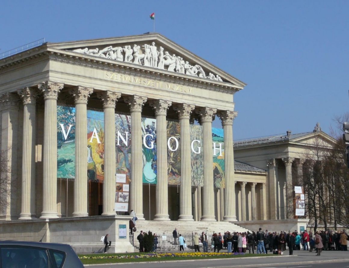 Vue sur l'extérieur du Musée des Beaux-Arts.