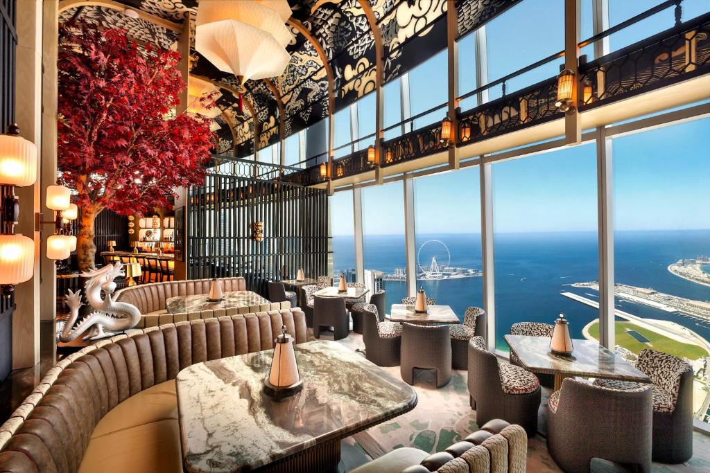 Tattu Sky Lounge au 81e étage de l’hôtel le plus haut du monde Ciel Dubai Marina