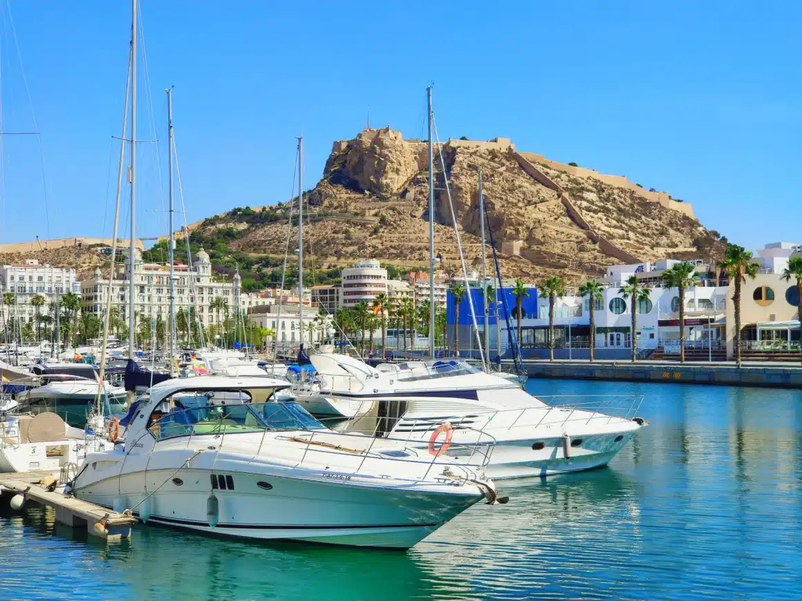Marina d'Alicante, l'endroit idéal pour une promenade.